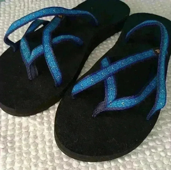 Teva Multi Strap Padded Sole Slip on Sandals Black and Blue. Size 10. Previously - Picture 3 of 11